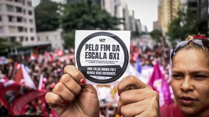 Oposição vai atrasar aprovação de fim da escala 6×1, mas vai querer fazer uso eleitoral, analisa cientista político