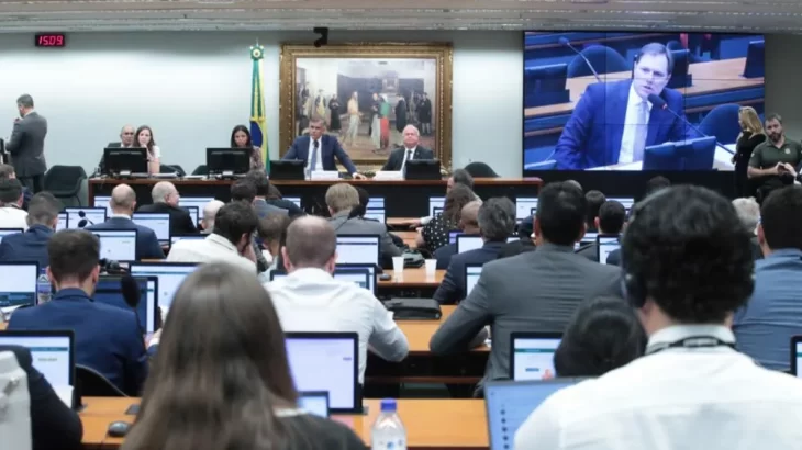 CCJ da Câmara aprova Propostas de Emenda à Constituição que propõem o fim da escala 6×1