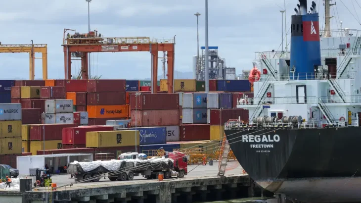 Governo Lula chama novo tarifaço dos EUA de arbitrário e vai acionar Lei de Reciprocidade