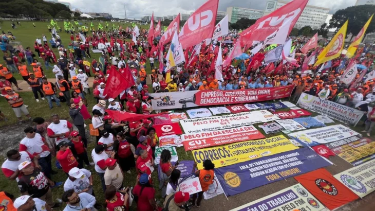 Fim da escala 6×1 leva trabalhadores a três dias de vigília no Senado