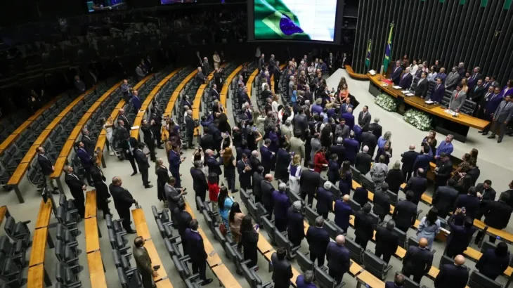 Salário mínimo de R$ 1.717 em 2027 depende de votação da LDO, mas Congresso ainda nem iniciou análise