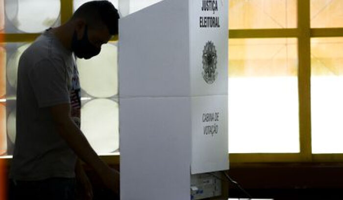 Urna eletrônica completa 30 anos como marco da democracia e das eleições no Brasil