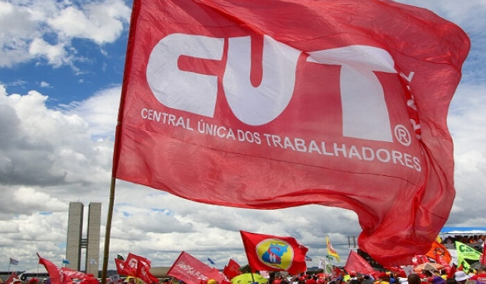 Fim da escala 6×1 será votado na CCJ nesta semana; saiba como pressionar senadores