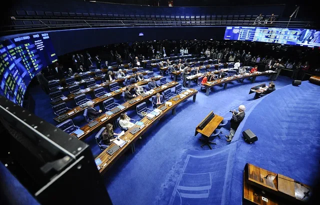 Fim da escala 6×1 e PEC da Segurança Pública vão ser analisadas na CCJ do Senado nesta quarta
