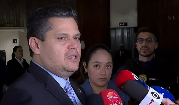 Votação mais rápida do fim da escala 6×1 depende dos senadores, diz Alcolumbre